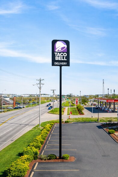 More Photos Of 1129 E Main St, Greenwood Fast Food For Sale