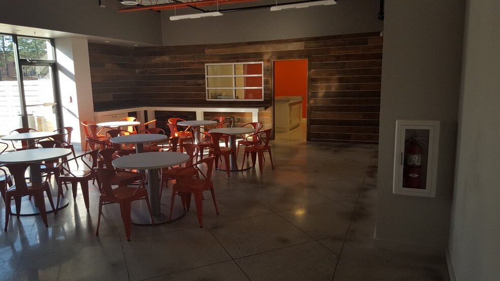 More Photos Of 665 Highway 74 S, Peachtree City Showroom For Lease