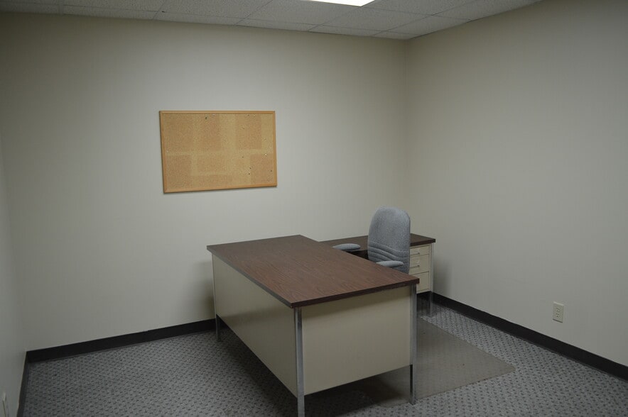 More Photos Of 264 Stapleton Rd, Cornelia Distribution For Lease