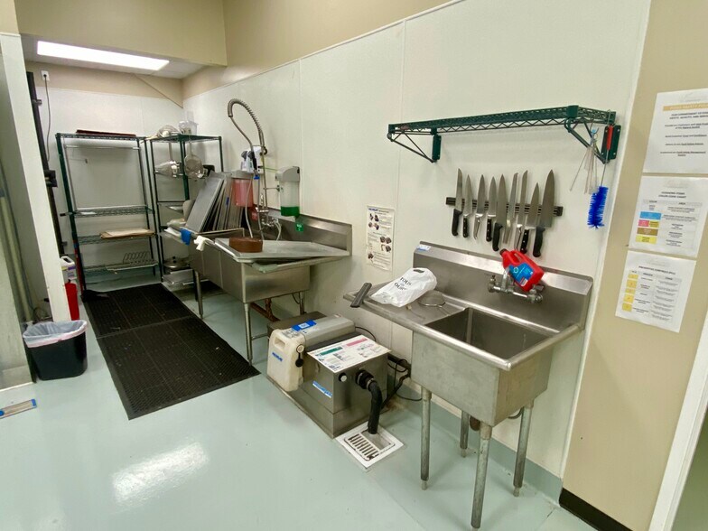 More Photos Of 3057 Edinger Ave, Tustin Research And Development For Sale