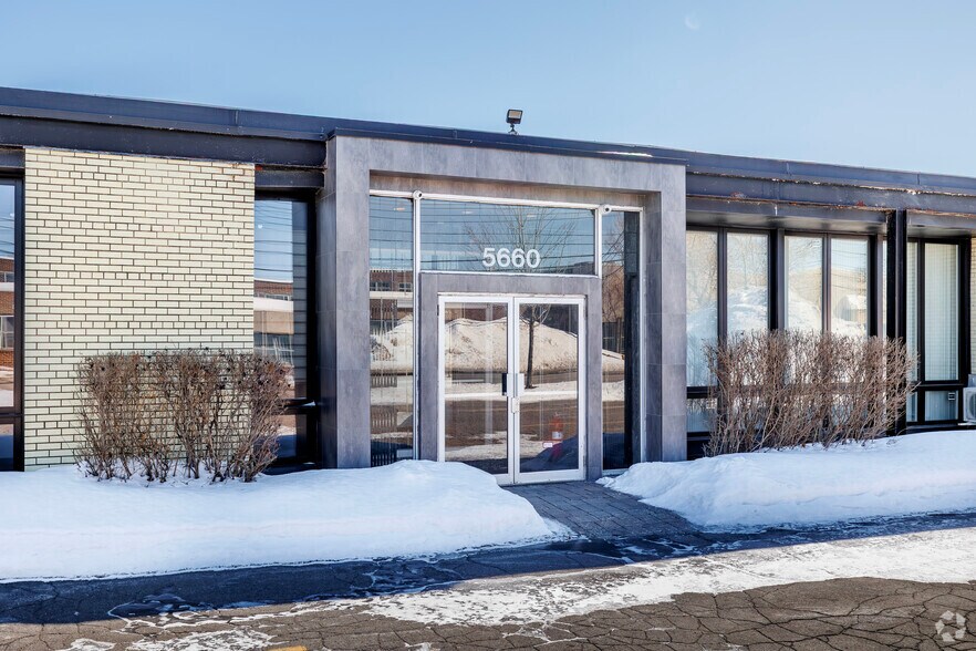More Photos Of 5660 Rue Ferrier, Mont-Royal Distribution For Lease