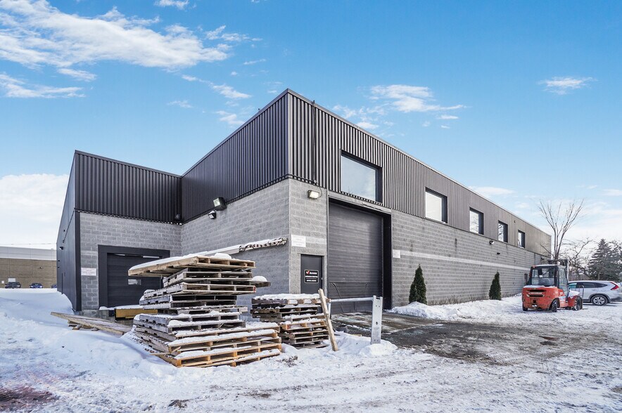 More Photos Of 2351 Boul Fernand-Lafontaine, Longueuil Manufacturing For Sale