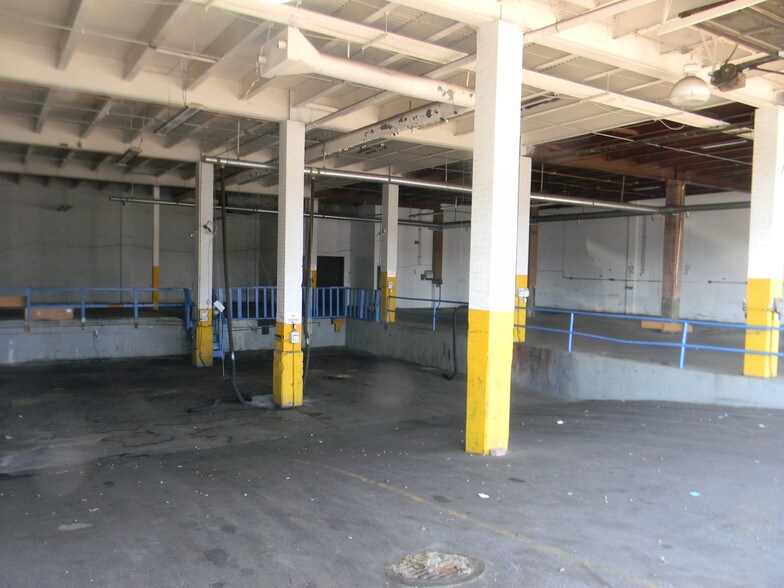 More Photos Of 410-420 Calvert Ave, Alexandria Warehouse For Lease