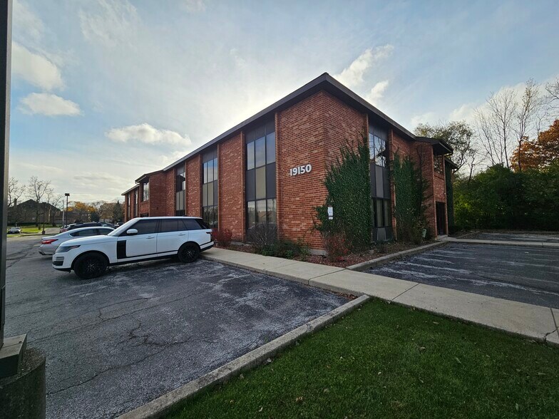 More Photos Of 19150 S Kedzie Ave, Flossmoor Office For Lease