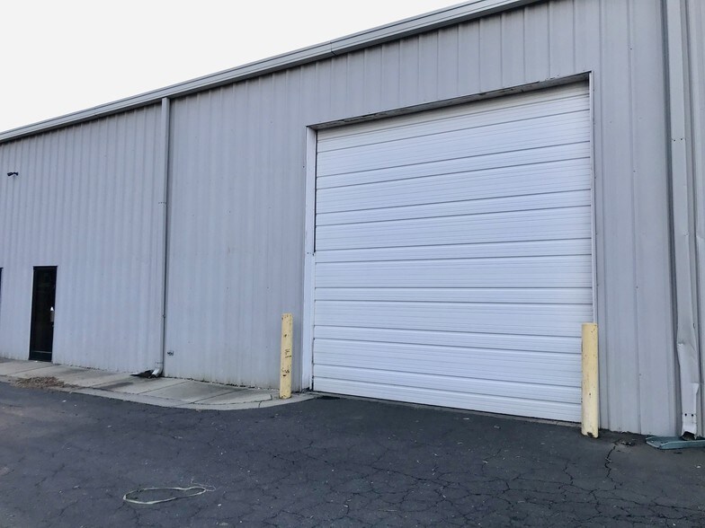 More Photos Of 4316 Sunset Rd, Charlotte Light Distribution For Lease