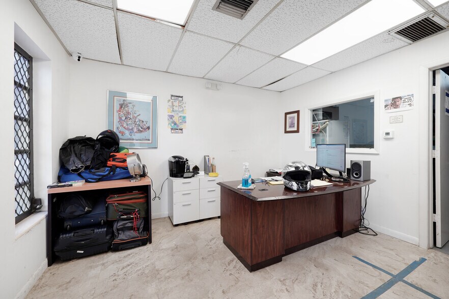 More Photos Of 1500-1536 S Dixie Hwy, Pompano Beach Showroom For Lease