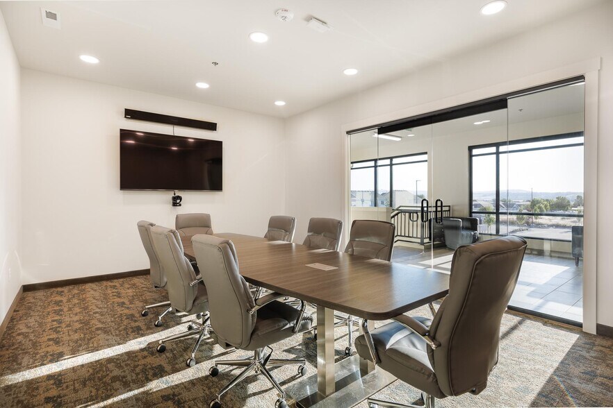 More Photos Of 30 S Louisiana St, Kennewick Loft Creative Space For Lease