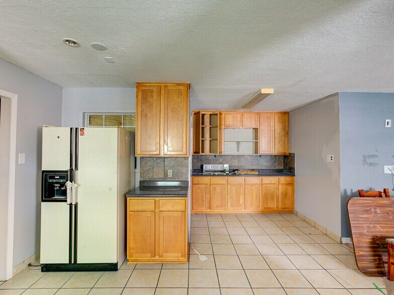 More Photos Of 2627 Manor Rd, Austin Hotel For Sale