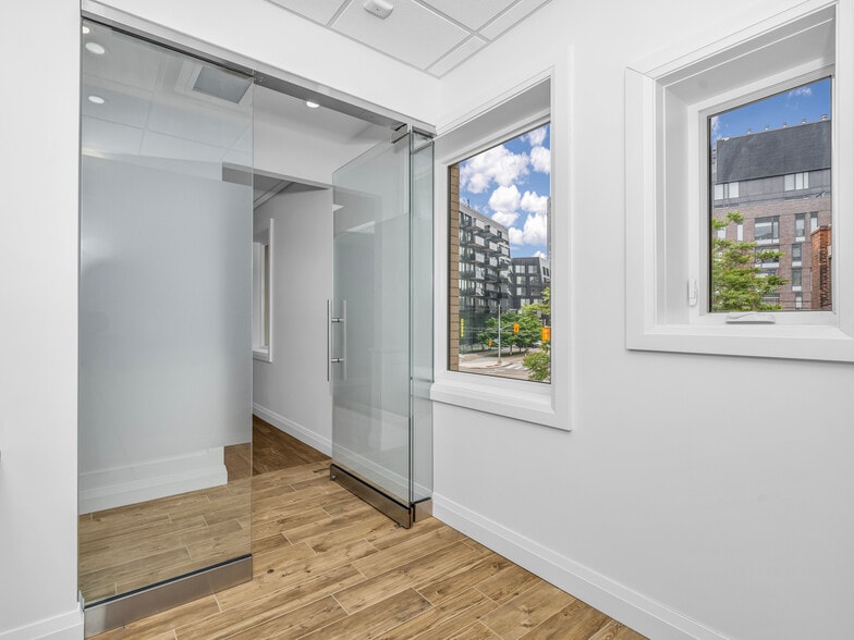 More Photos Of 541 Queen St E, Toronto Storefront For Lease