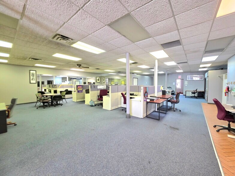 More Photos Of 1902 W Cermak Rd, Chicago Storefront Retail Residential For Lease