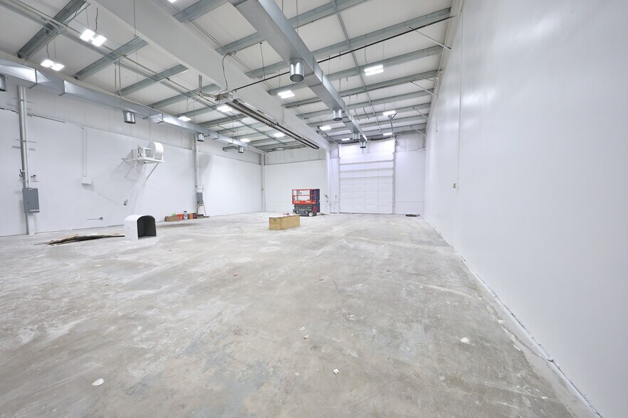 More Photos Of 12 Orben Dr, Landing Showroom For Lease