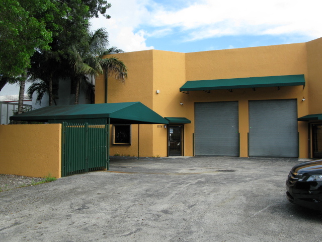 Primary Photo Of 2271-2275 W 77th St, Hialeah Warehouse For Lease