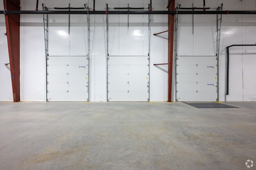 More Photos Of 717 Brigham Rd, Greensboro Flex For Lease