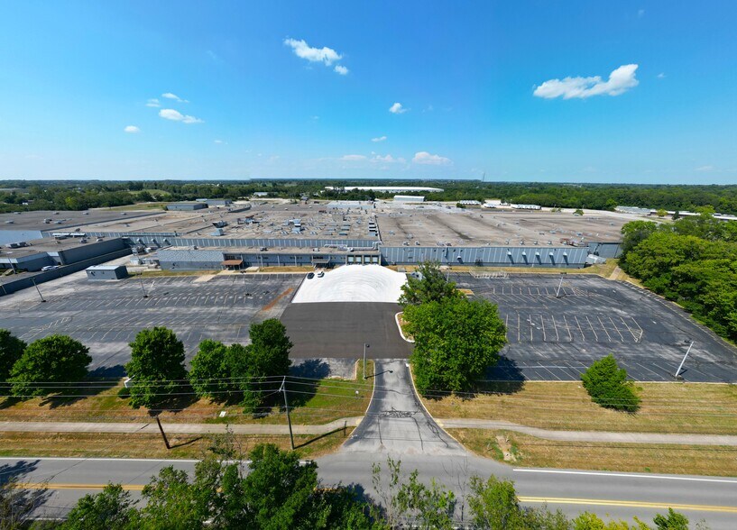 Primary Photo Of 900-1000 Tyrone Pike, Versailles Manufacturing For Lease