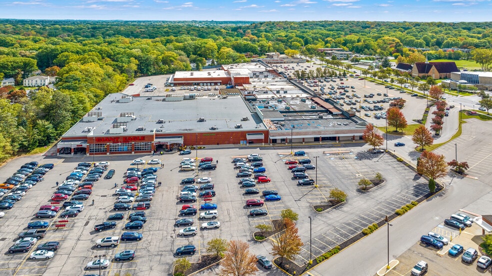 More Photos Of 2755 W Market St, Fairlawn Unknown For Lease