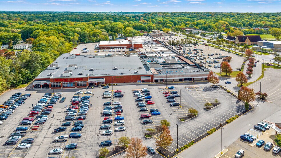 More Photos Of 2755 W Market St, Fairlawn Unknown For Lease