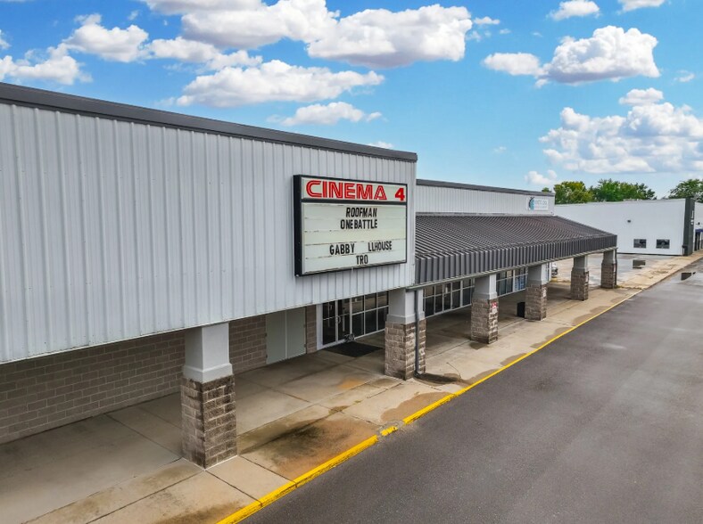 More Photos Of 1015 N 18th St, Centerville General Retail For Sale