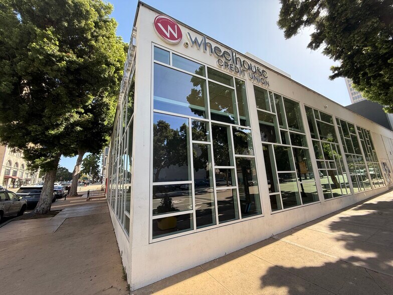 More Photos Of 300-320 B St, San Diego Storefront For Lease