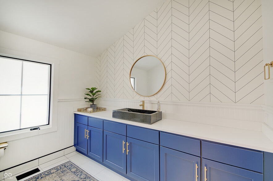 More Photos Of 1506 W Smith Valley Rd, Greenwood Office For Lease