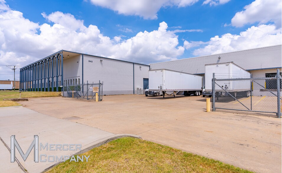 More Photos Of 840 N Great Southwest Pky, Arlington Warehouse For Sale