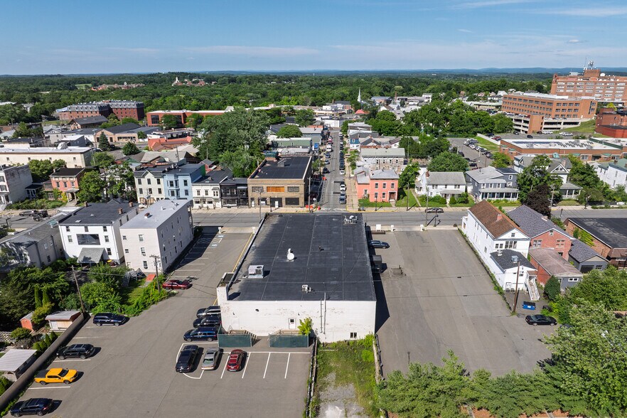 More Photos Of 749 Warren St, Hudson Flex For Sale