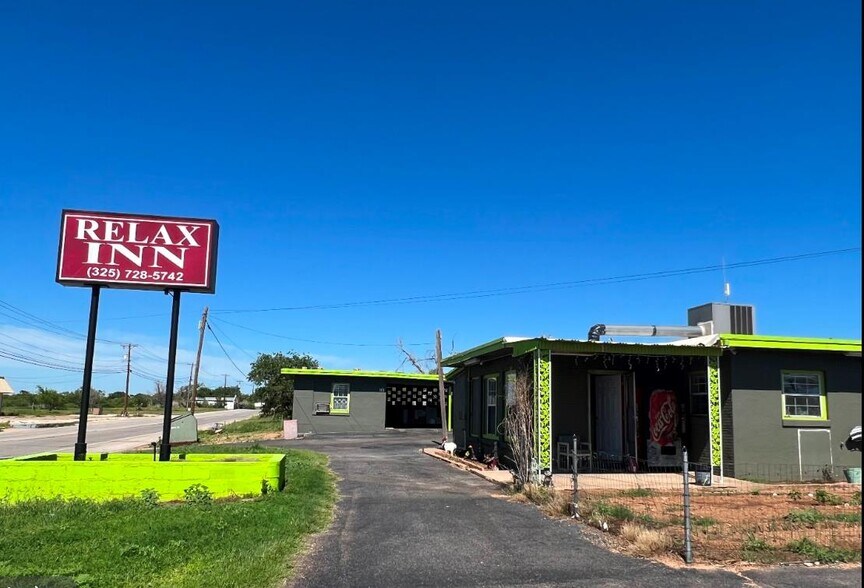 Primary Photo Of 1041 Westpoint Ave, Colorado City Hotel For Sale