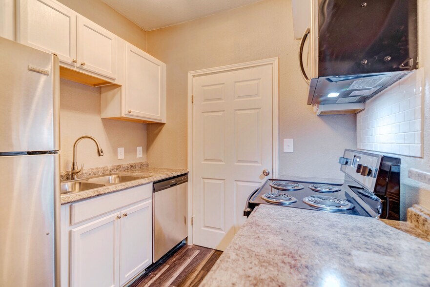 More Photos Of 1045 Sanger Ave, New Braunfels Apartments For Sale