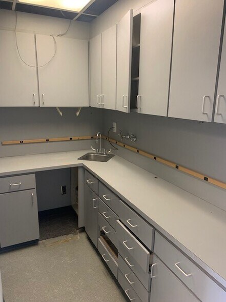 More Photos Of 42370 Van Dyke Ave, Sterling Heights Medical For Lease