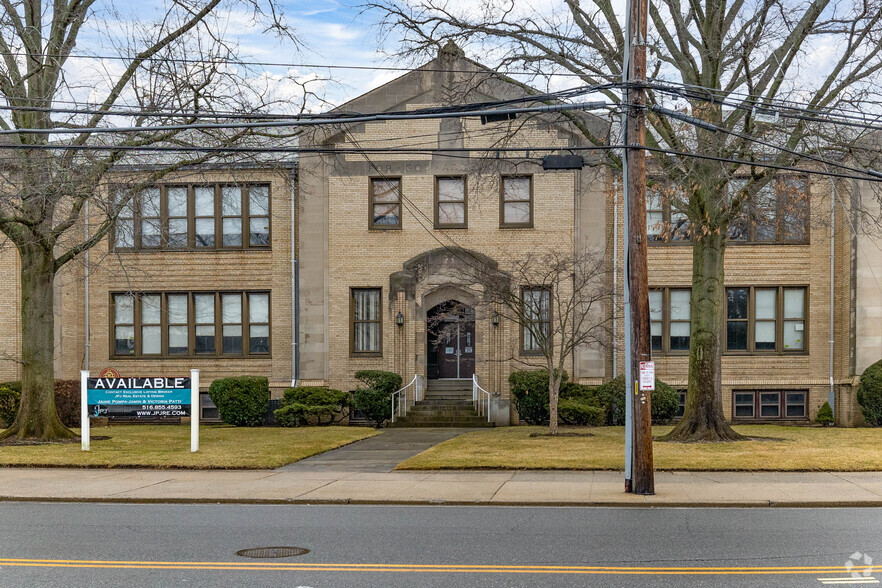 Primary Photo Of 12 Westminster Rd, West Hempstead Schools For Lease