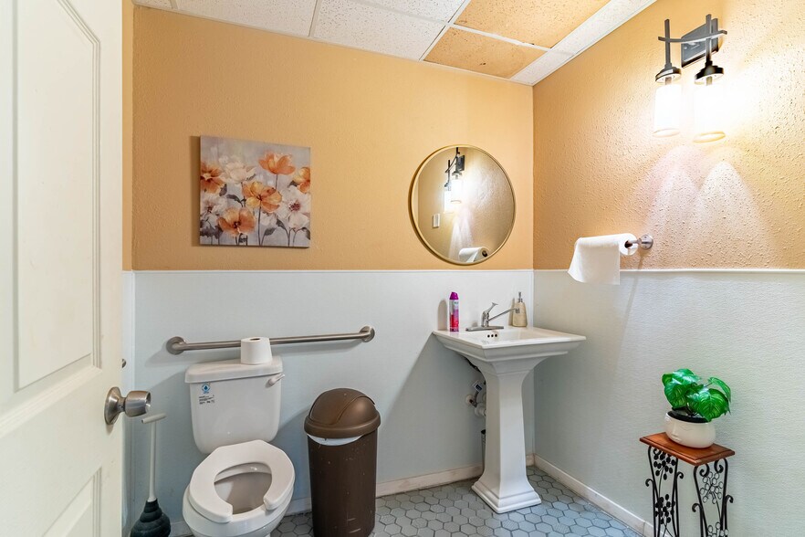 More Photos Of 405 Williams St, Wylie Office For Lease