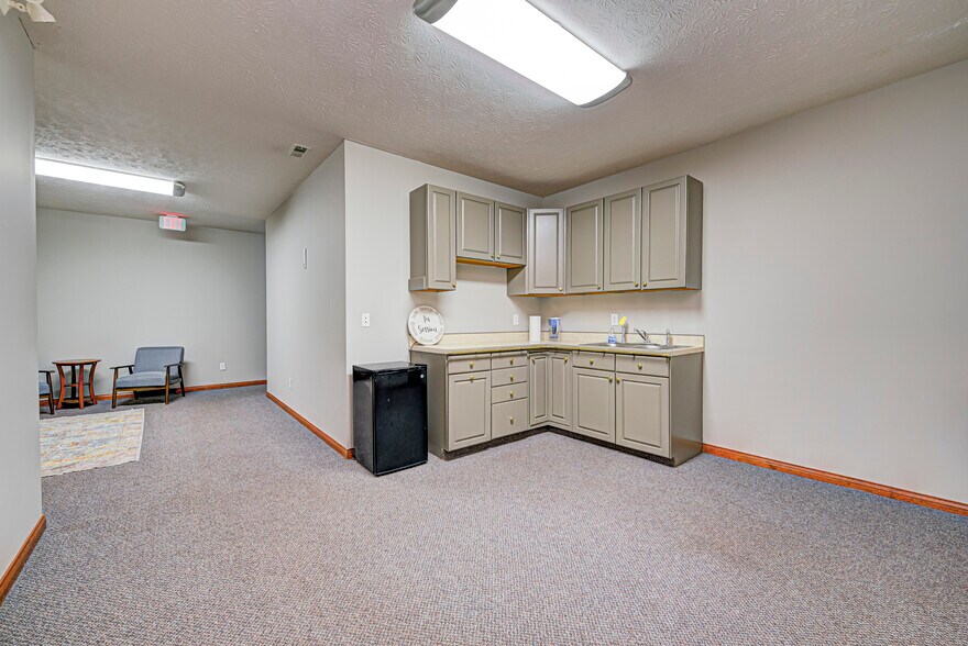 More Photos Of 4582 Northwest Plaza West Dr, Zionsville Office For Lease