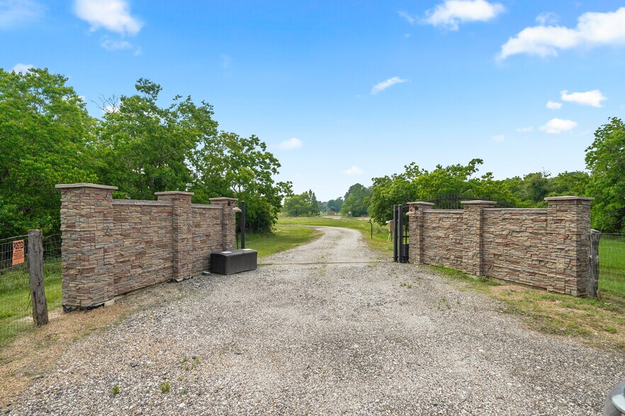 More Photos Of 18703 Hopfe Rd, Hockley Land For Sale