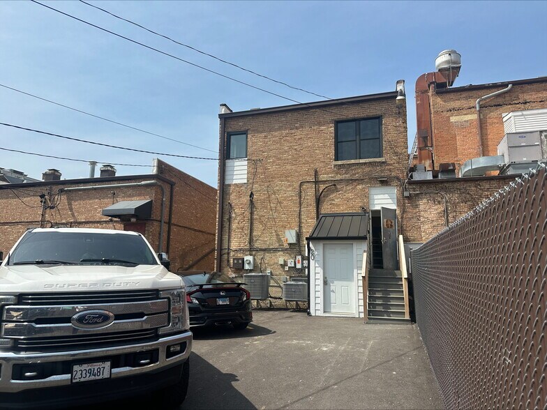 More Photos Of 20 W Jefferson Ave, Naperville Storefront For Lease