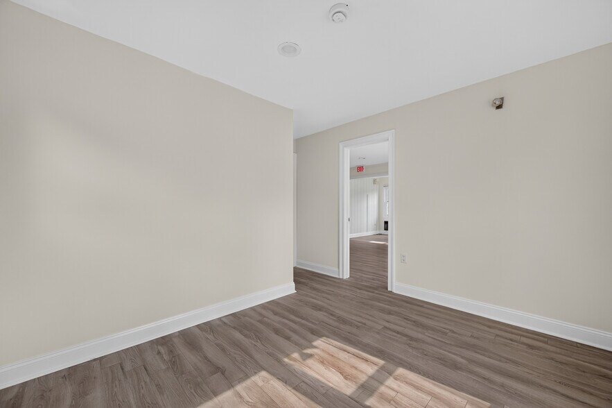 More Photos Of 25 Chesterfield Rd, East Lyme Office For Sale