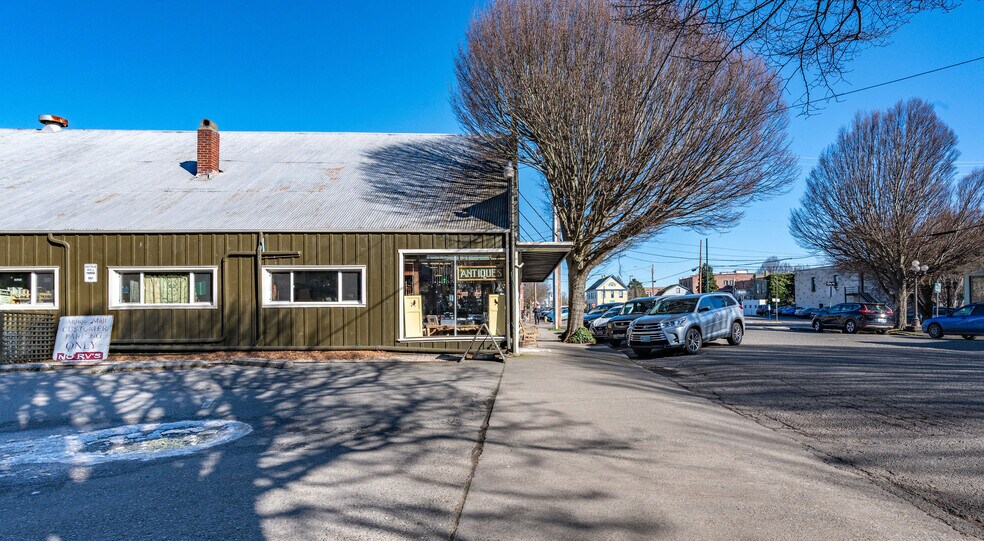 More Photos Of 802 Washington St, Port Townsend General Retail For Sale