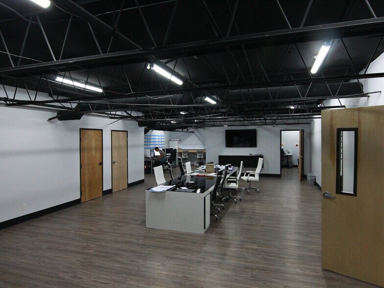 More Photos Of 2120 Vanco Dr, Irving Distribution For Lease