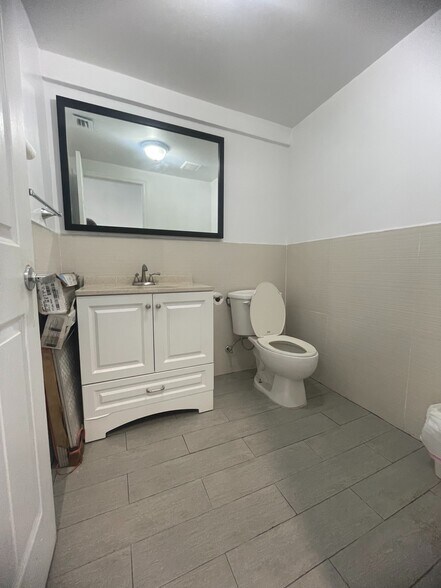 More Photos Of 430 Ansin Blvd, Hallandale Beach Warehouse For Sale