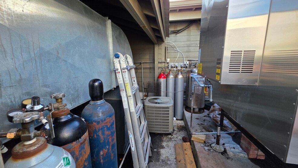 More Photos Of 310 E Tarpon Ave, Tarpon Springs Storefront Retail Residential For Sale