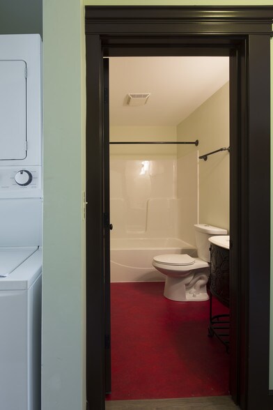 More Photos Of 1634 NW Everett St, Portland Apartments For Sale