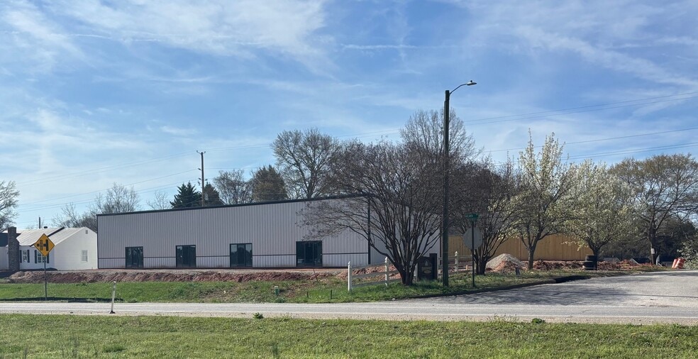 More Photos Of 1848 High Green Dr, Statham Flex For Lease