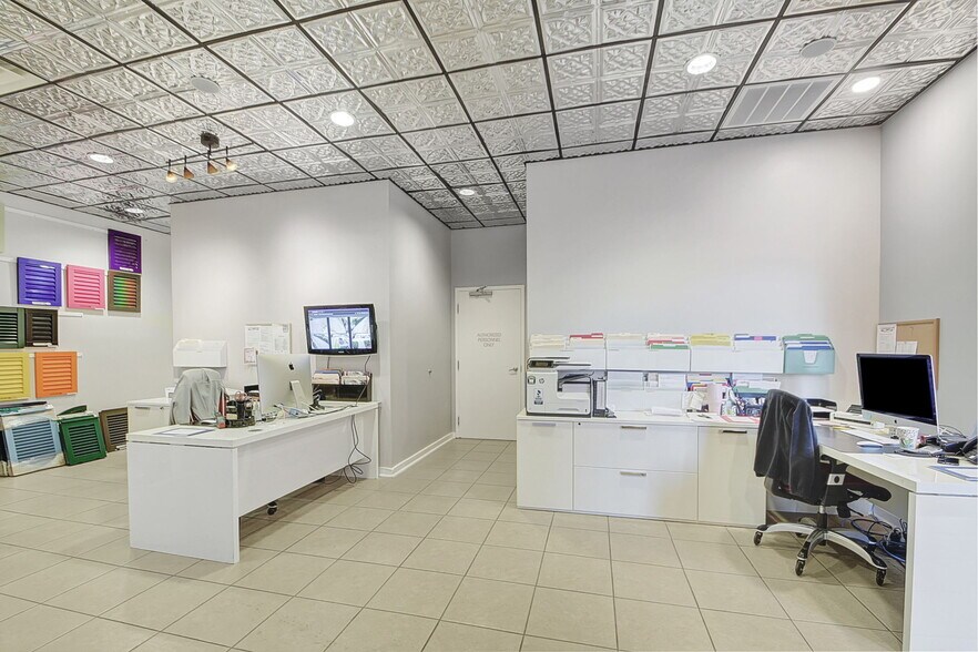 More Photos Of 7150 Seacrest Blvd, Lantana Showroom For Sale