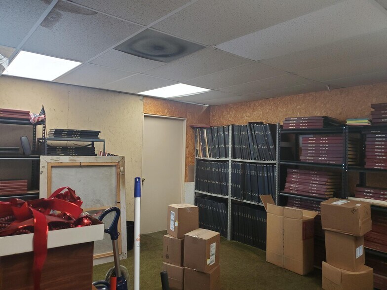 More Photos Of 124 E Jackson St, Hugo Office For Sale