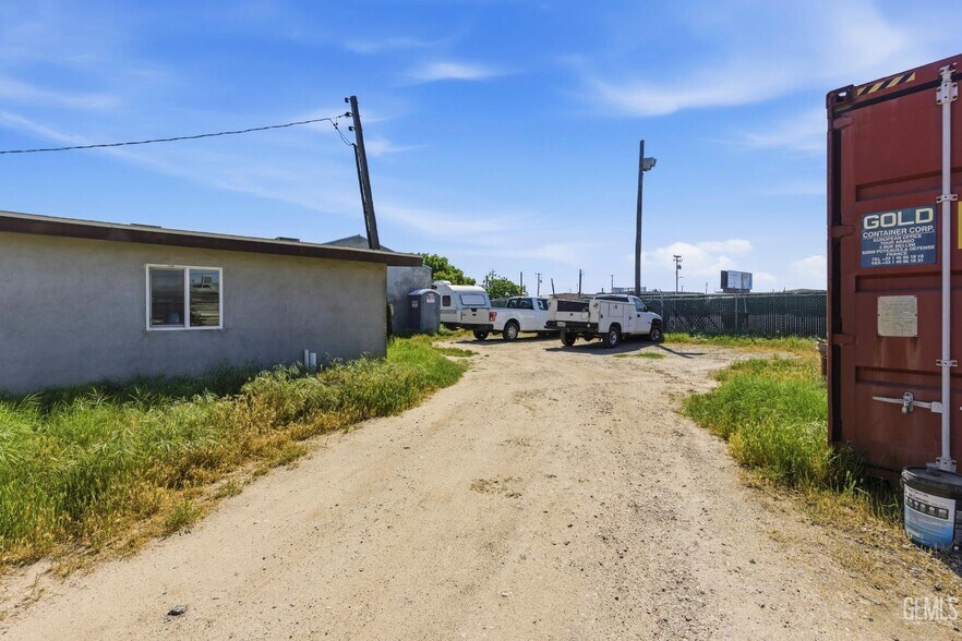 More Photos Of 2800 Patton Way, Bakersfield Specialty For Sale