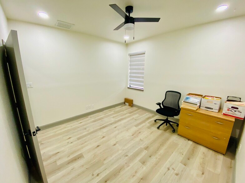 More Photos Of 189 E Austin St, New Braunfels Medical For Lease