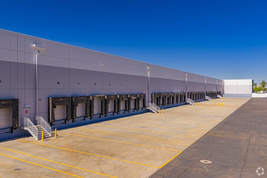 More Photos Of 6825 W Buckeye Rd, Phoenix Distribution For Lease