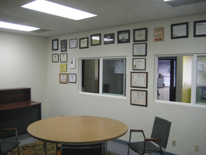 More Photos Of 9848-9858 W Girton Dr, Lakewood Office For Lease