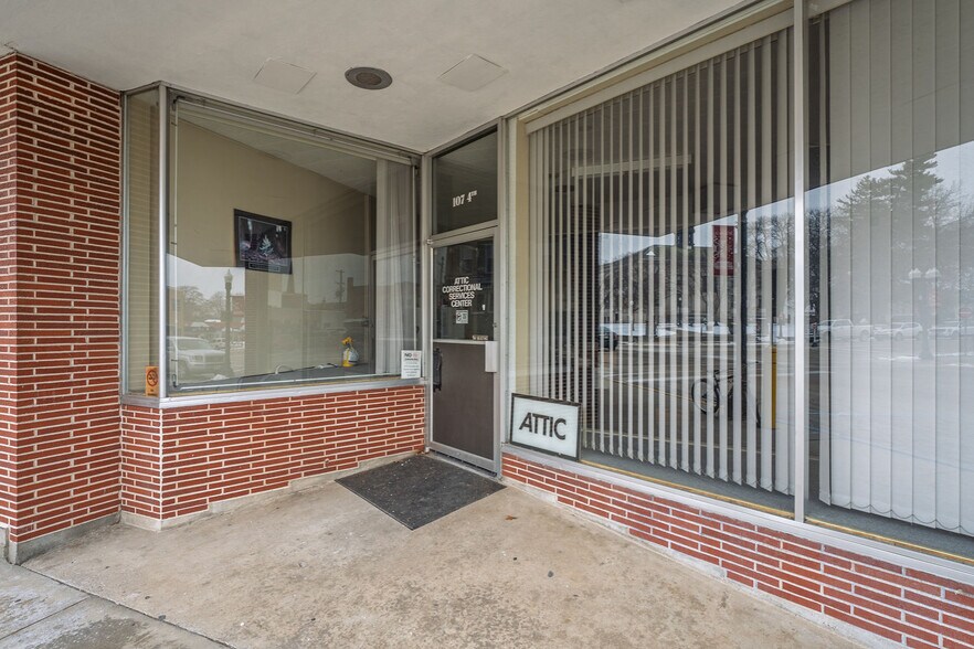 More Photos Of 107 4th St, Baraboo Office For Sale