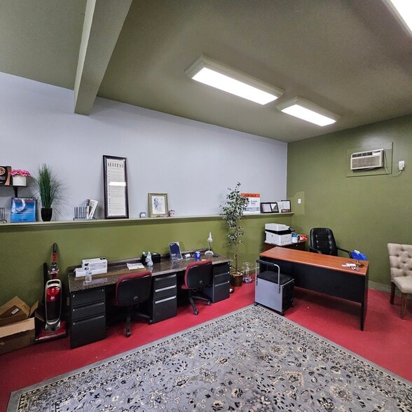 More Photos Of 800-810 W 9th St, San Pedro Office For Sale