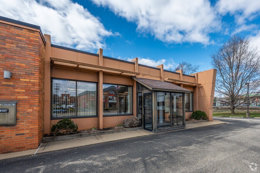 More Photos Of 3906-3908 Washington Rd, McMurray General Retail For Sale