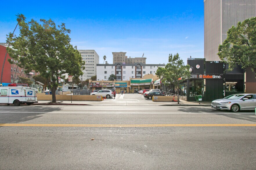 More Photos Of 3450 W 6th St, Los Angeles Restaurant For Lease